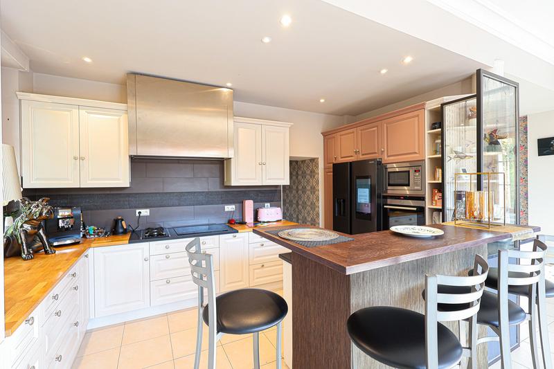 Maison - 360 m² - 12 pièces