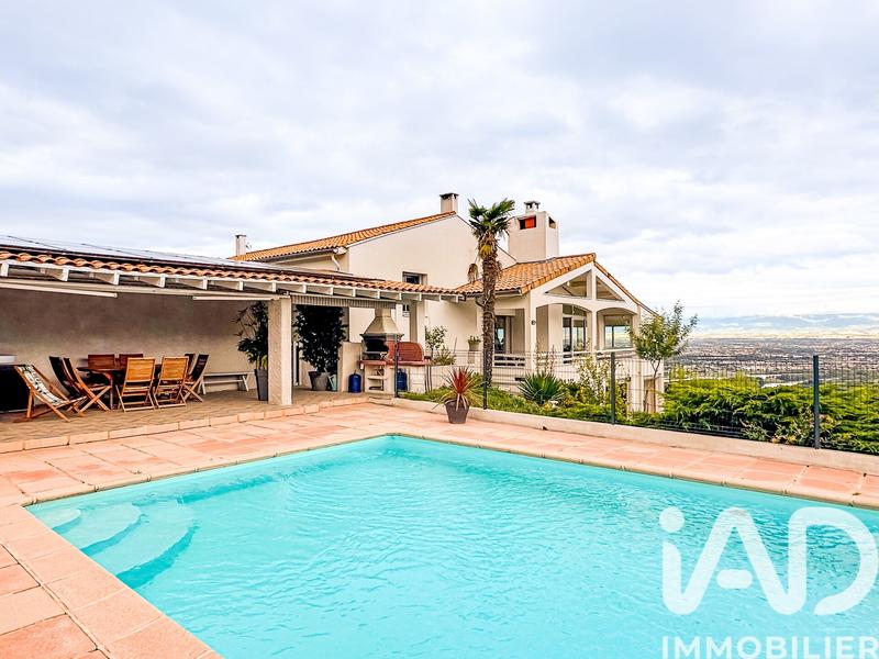 Maison - 220 m² - 9 pièces