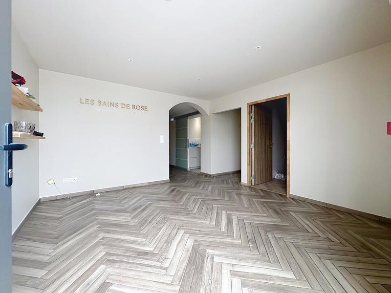 Santé - 121 m² - 6 pièces