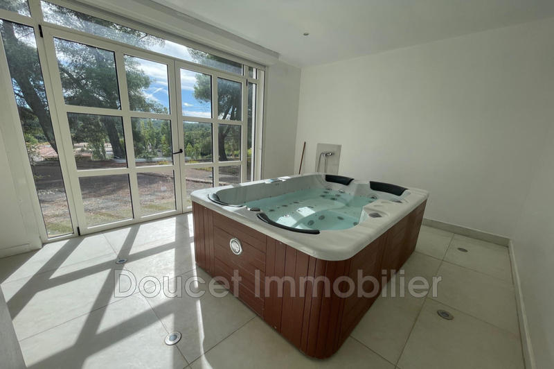 Maison - 350 m² - 9 pièces