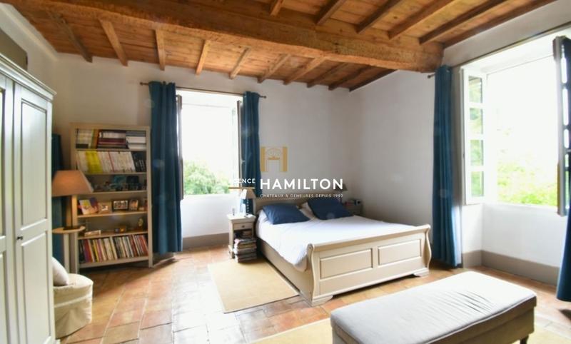 Maison de maîtres - 830 m² - 24 pièces