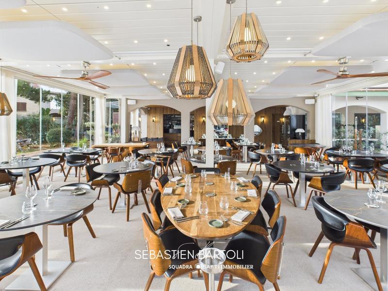 Local commercial - 219 m²