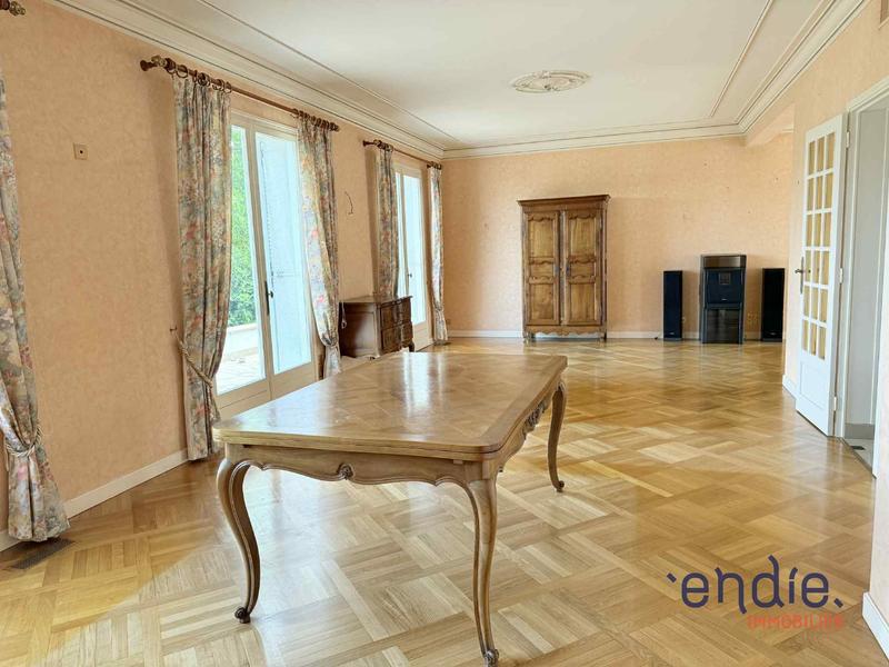 Maison - 273 m² - 6 pièces