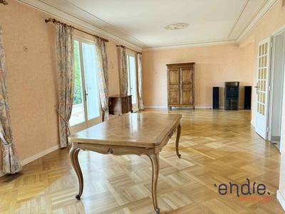 Maison - 273 m² - 6 pièces