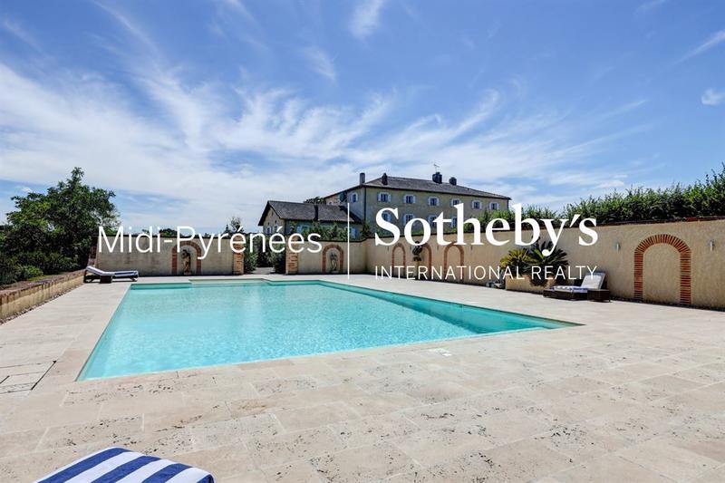 Maison de maîtres - 728 m² - 18 pièces