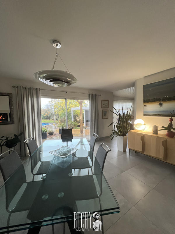 Maison - 215 m² - 7 pièces