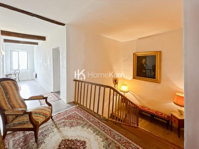 Maison - 330 m² - 8 pièces