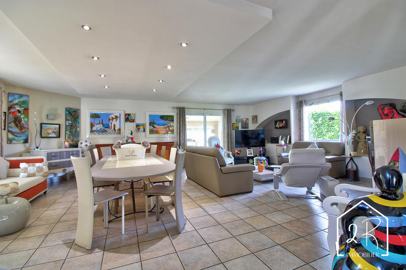 Villa - 253 m² - 10 pièces