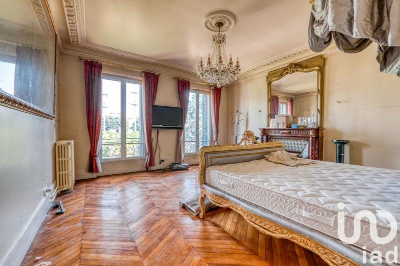 Maison - 240 m² - 8 pièces