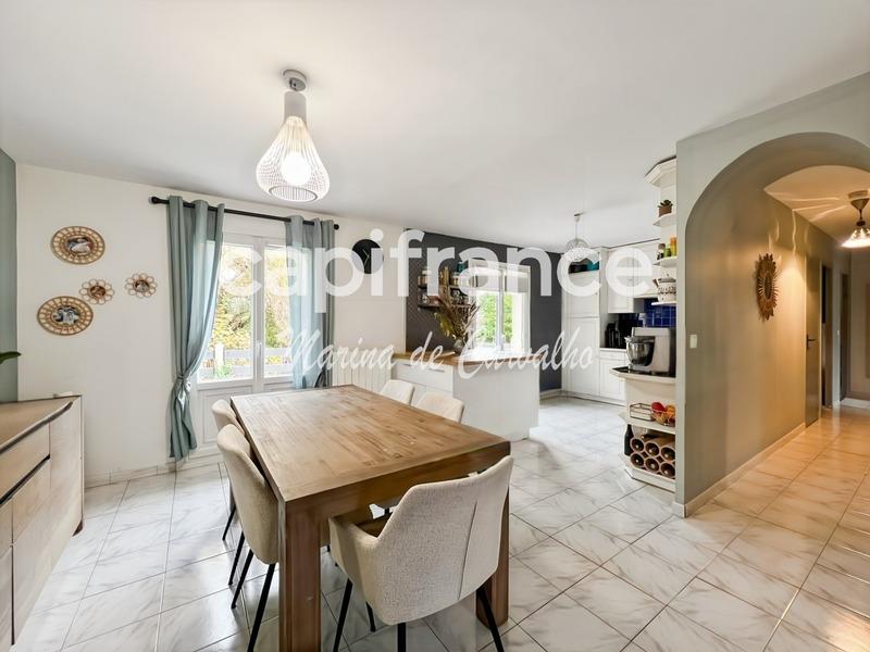 Maison - 142 m² - 8 pièces