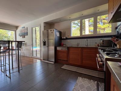 Villa - 242 m² - 8 pièces