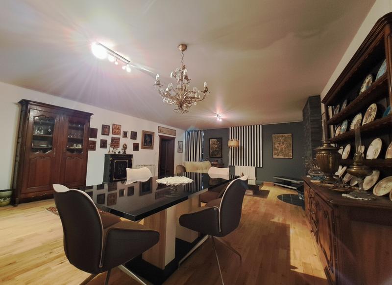 Maison - 213 m² - 10 pièces