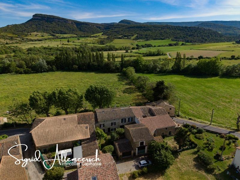 Maison - 227 m² - 7 pièces