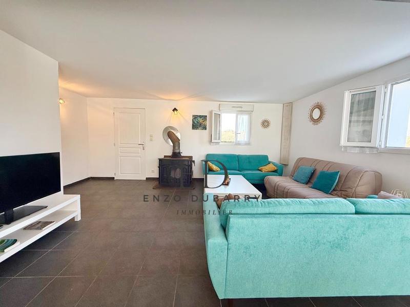 Maison - 230 m² - 8 pièces