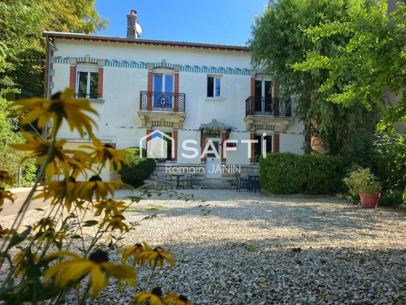 Maison - 210 m² - 7 pièces