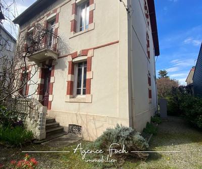 Maison - 245 m² - 10 pièces