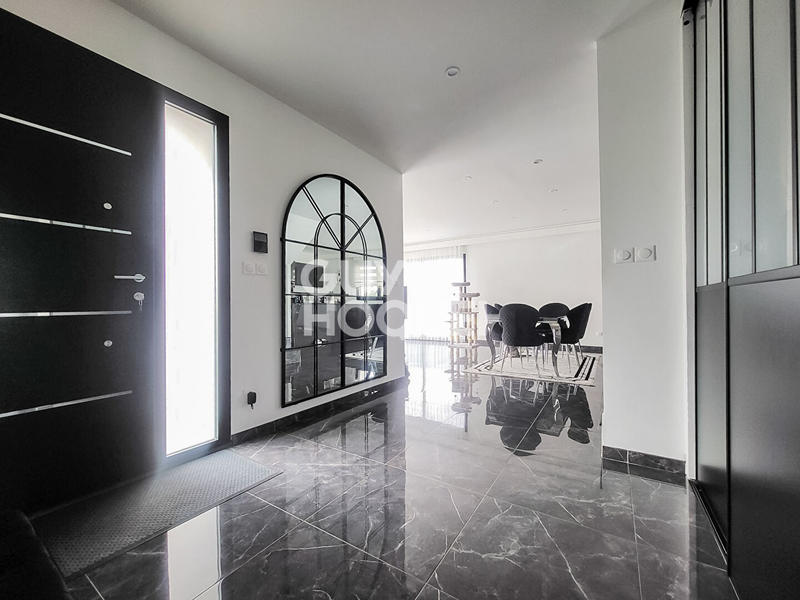 Maison - 152 m² - 8 pièces