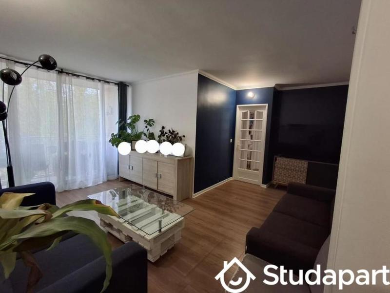 Chambre - 100 m² - 1 pièce