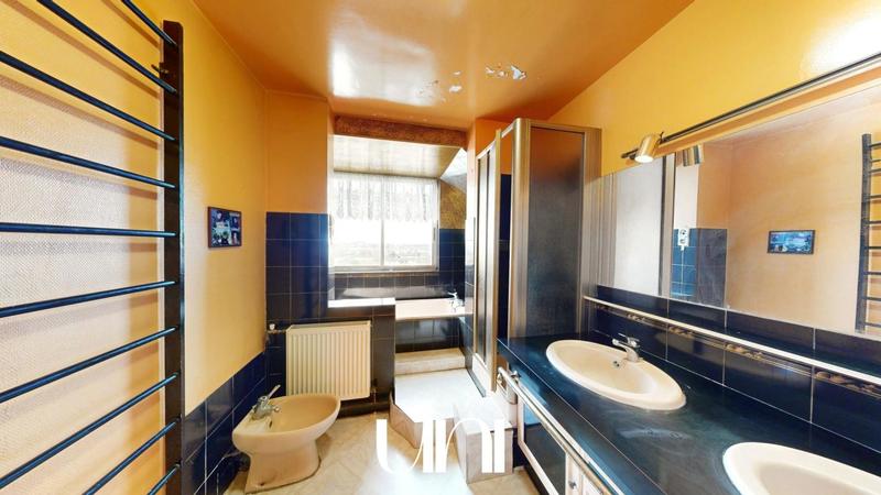 Appartement - 100 m² - 4 pièces