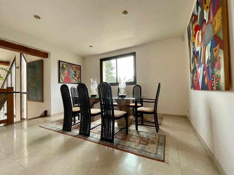 Maison - 330 m² - 9 pièces