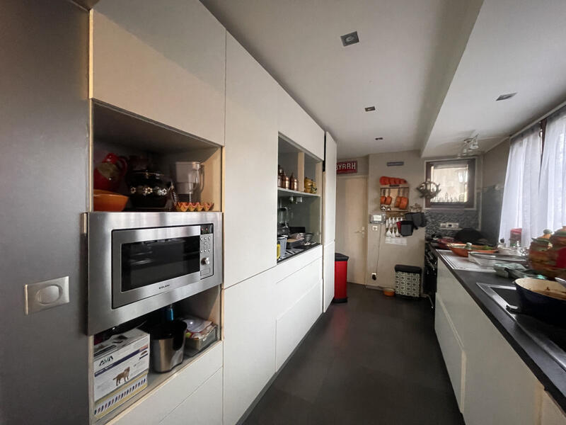 Maison - 220 m² - 8 pièces