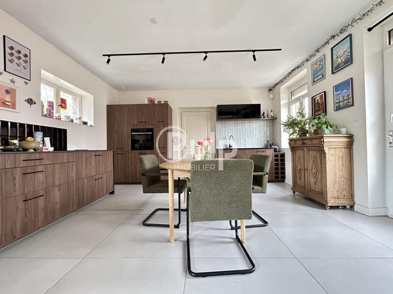 Maison - 161 m² - 7 pièces