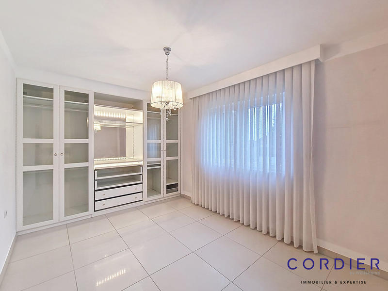 Appartement - 151 m² - 5 pièces