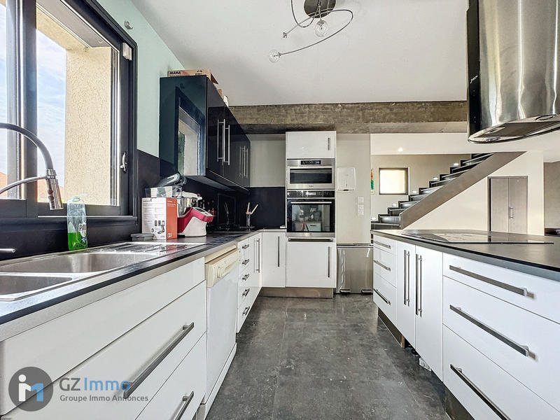 Maison - 214 m² - 7 pièces