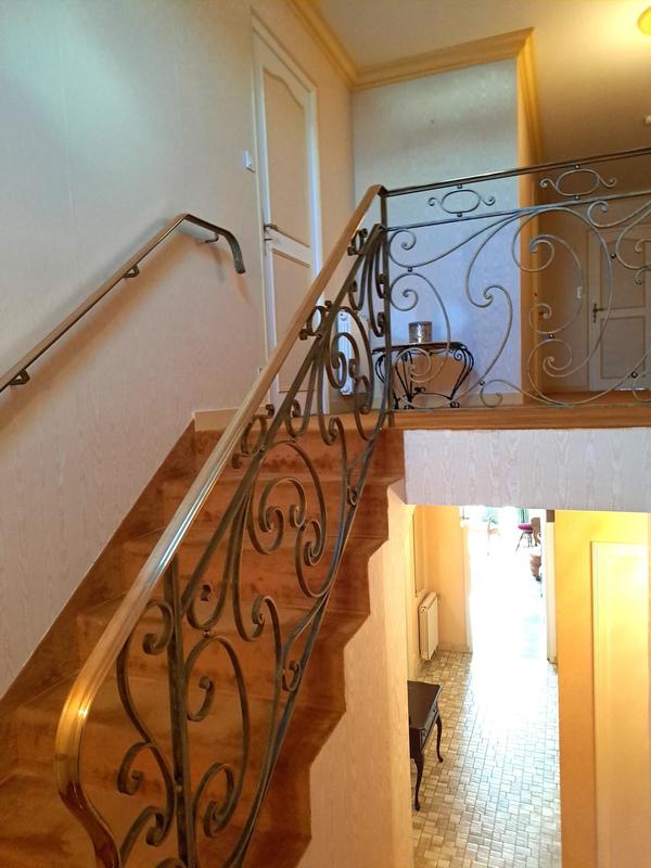 Maison - 242 m² - 8 pièces