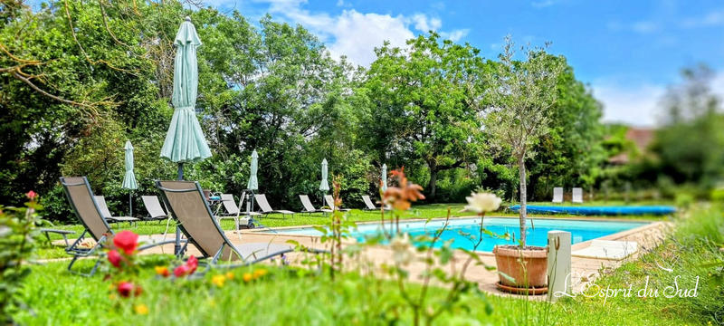 Mas - 418 m² - 19 pièces