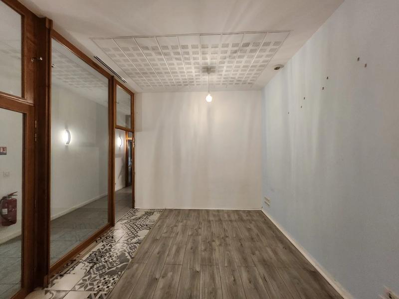 Local commercial - 167 m² - 11 pièces