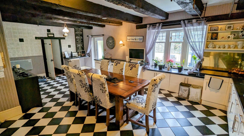 Maison - 180 m² - 6 pièces