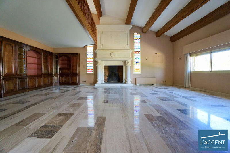 Maison - 435 m² - 8 pièces