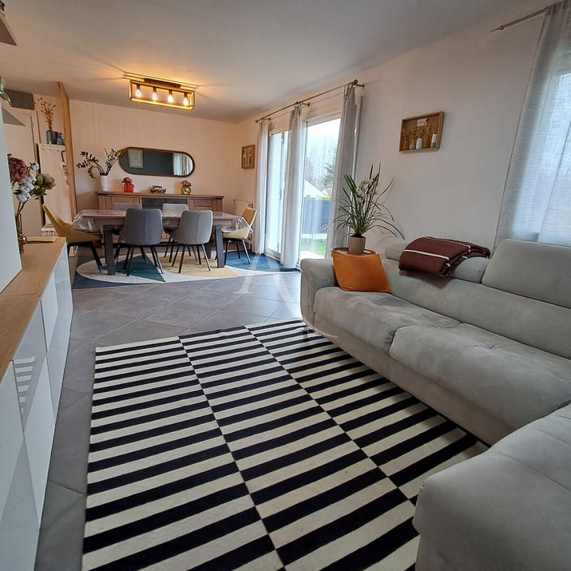 Maison - 96 m² - 4 pièces