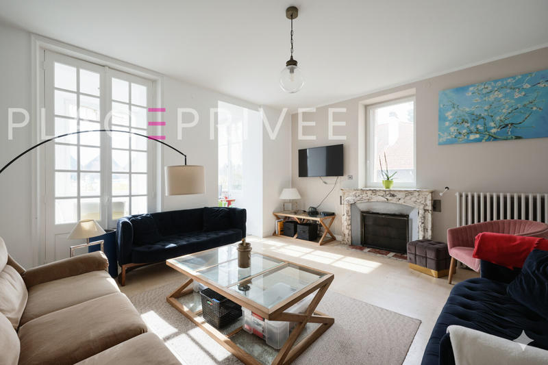 Maison - 400 m² - 12 pièces