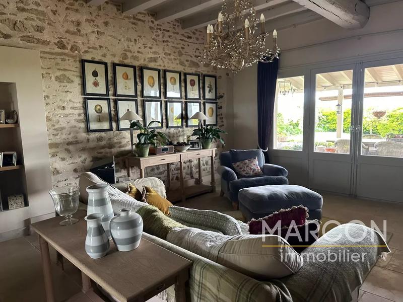 Propriété - 318 m² - 10 pièces