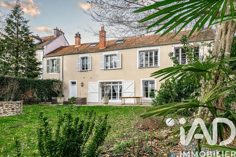 Maison - 276 m² - 10 pièces