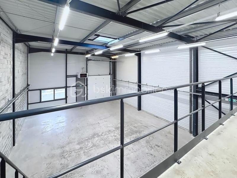 Local d'activité / Entrepôt - 341 m²