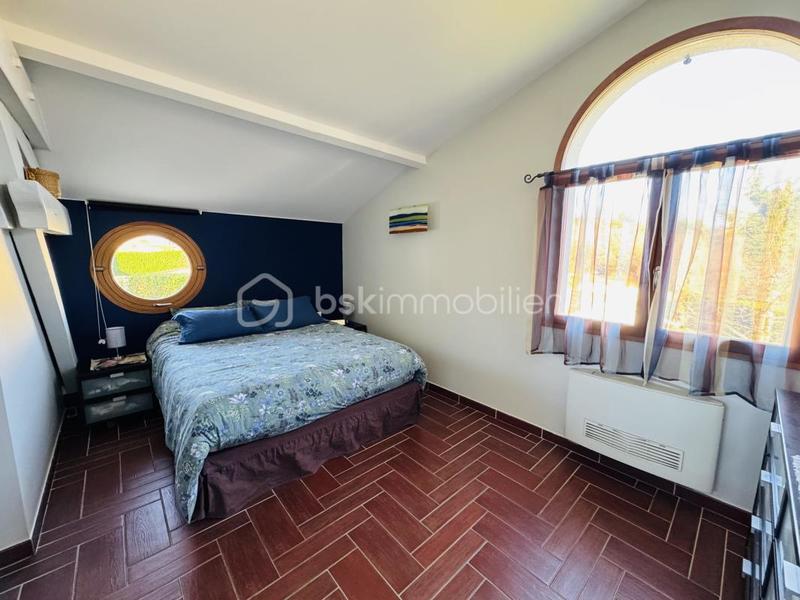 Maison - 210 m² - 7 pièces