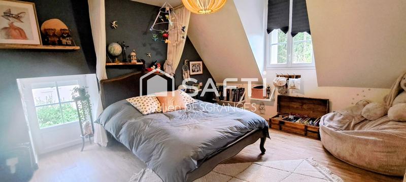 Maison - 270 m² - 10 pièces