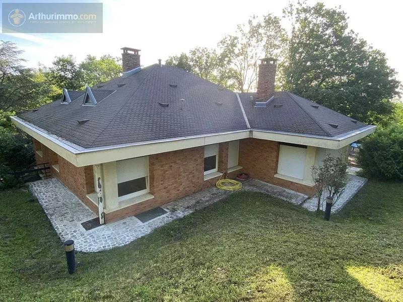 Maison - 240 m² - 6 pièces