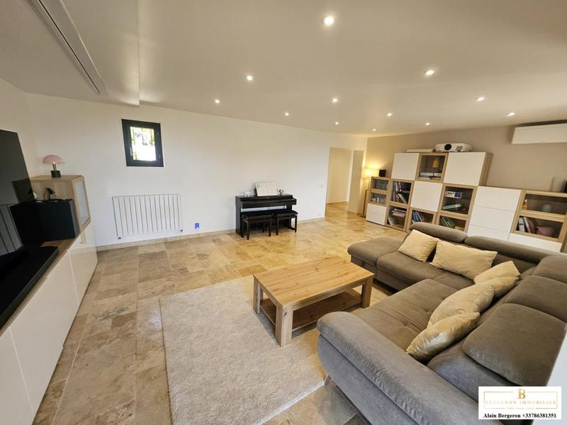 Maison - 185 m² - 5 pièces