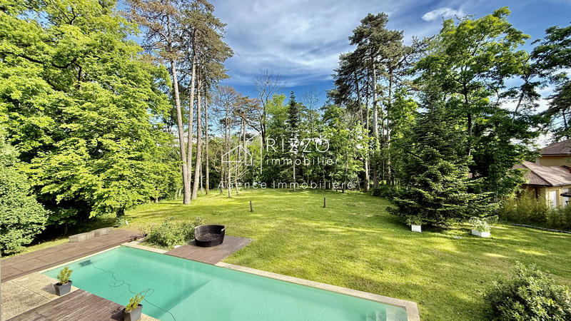 Maison - 302 m² - 8 pièces