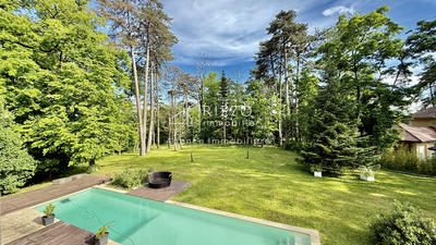 Maison - 302 m² - 8 pièces