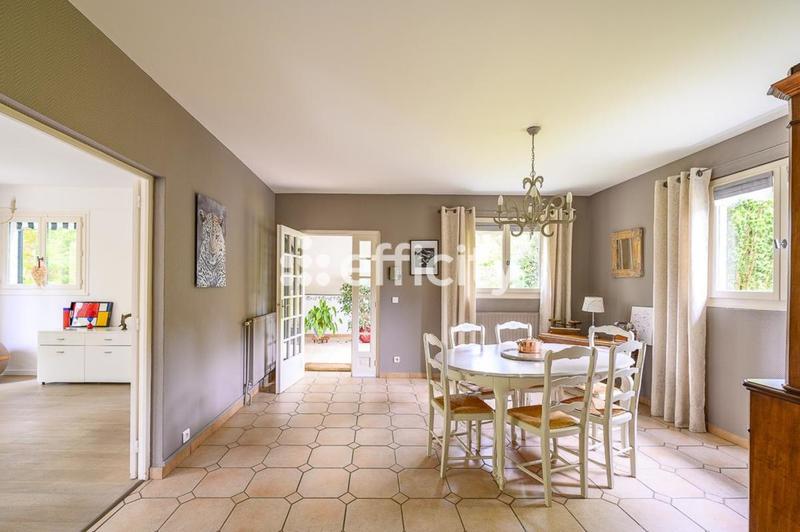 Maison - 200 m² - 9 pièces