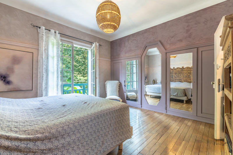 Maison - 300 m² - 10 pièces