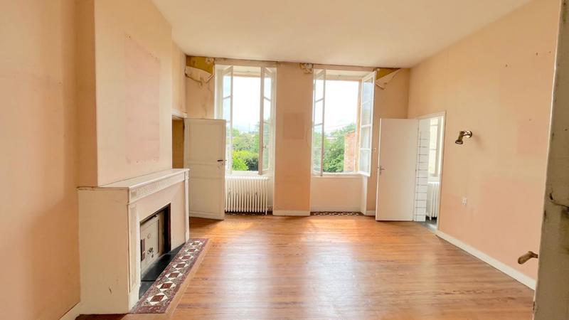 Maison en pierre - 317 m² - 11 pièces