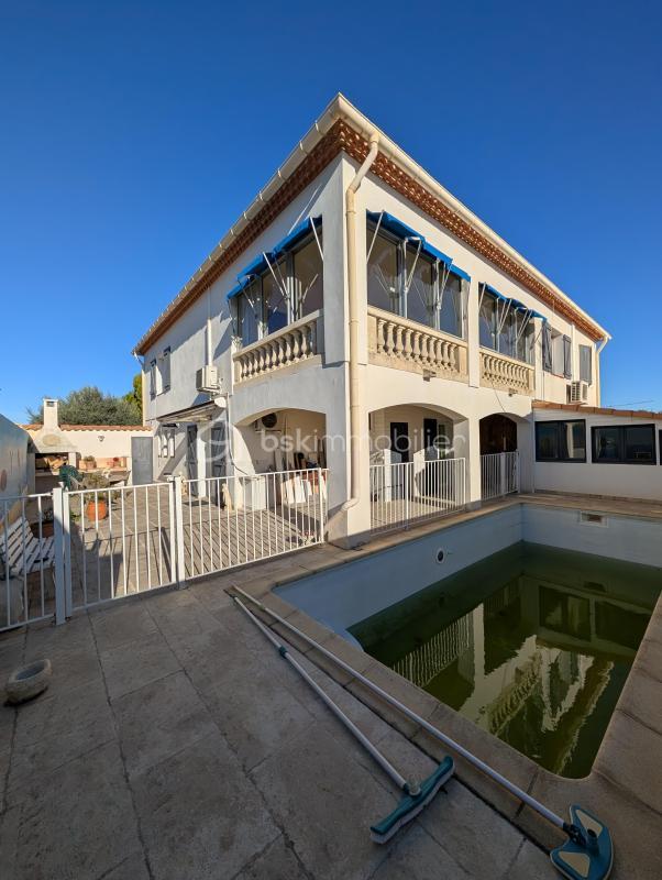 Maison traditionnelle - 210 m² - 8 pièces