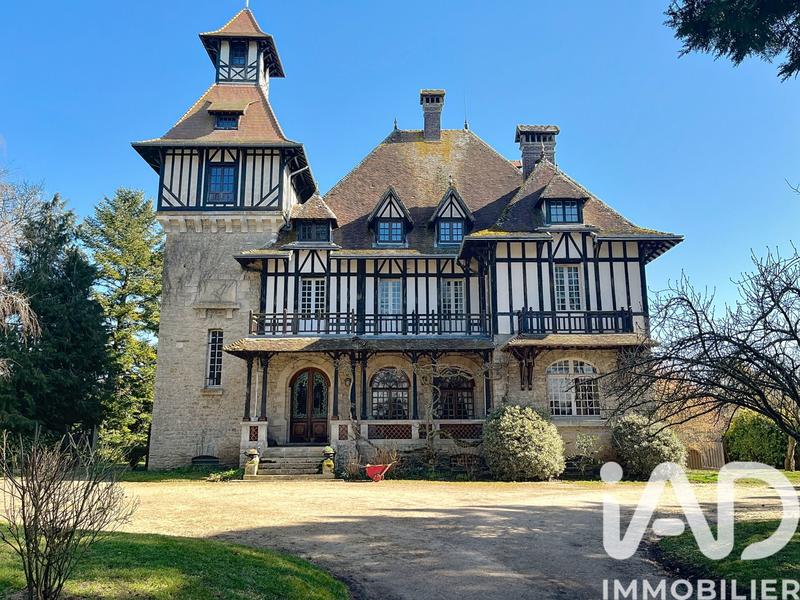 Maison - 453 m² - 12 pièces