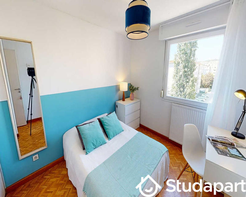 Chambre - 70 m² - 1 pièce